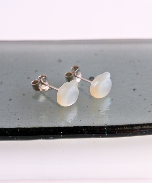 Sandy Feet flowerシェルピアス ジルコニアフラワーのシェルピアス ピアス（スタッド・一粒