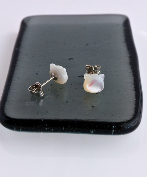 Sandy Feet flowerシェルピアス ジルコニアフラワーのシェルピアス ピアス（スタッド・一粒
