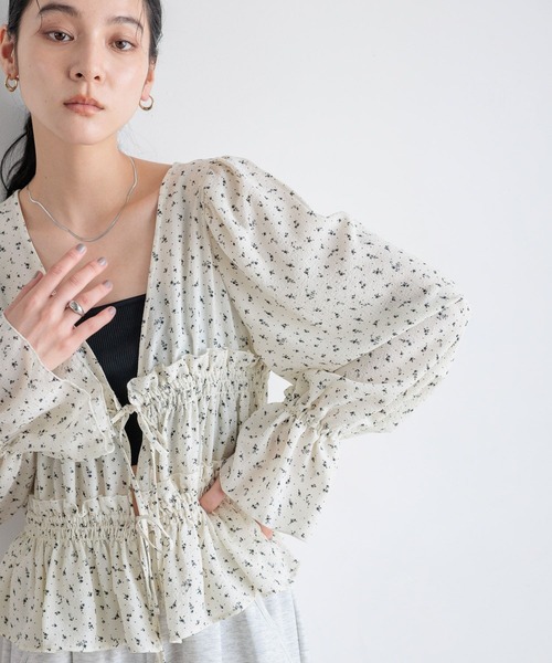 な*な様 【タグ付き】ジプソフィア ペプラムブラウス フリーサイズ　お袖がかわい 高身長 シアーフリンジ袖ボリュームペプラムブラウス（トールサイズ