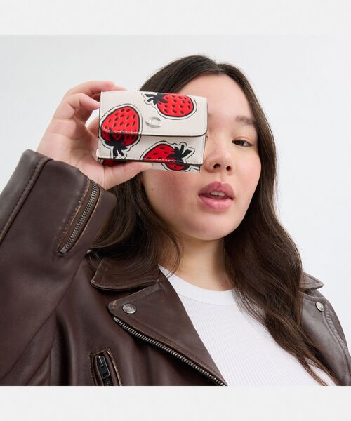 「COACH」 財布 ONE ホワイト系その他 レディースの画像