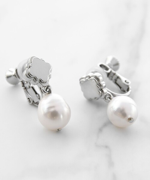 TOCCA（トッカ） イヤリング CLOVER ＆ PEARL EARRINGS 淡水バロック 