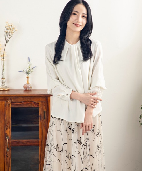 美品　大人気ブラウス BELLUNA PLUS（ベルーナプラス） ブラウス シャツ ボリューム袖美人顔