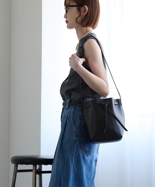 新品タグ付き♡ハシバミ　巾着 2way バッグ ネイビー ラムレザー　本革 Hashibami（ハシバミ） ショルダーバッグ バッグ 「HASHIBAMI」フェズ