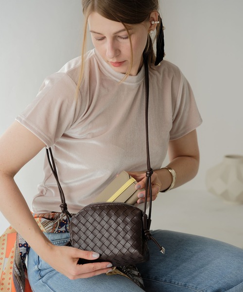 イントレチャート　ショルダーバッグ　ボディバッグ　ポシェット　ベージュ　レザー★ ZAKKA-BOX ショルダーバッグ バッグ イントレチャートミニ
