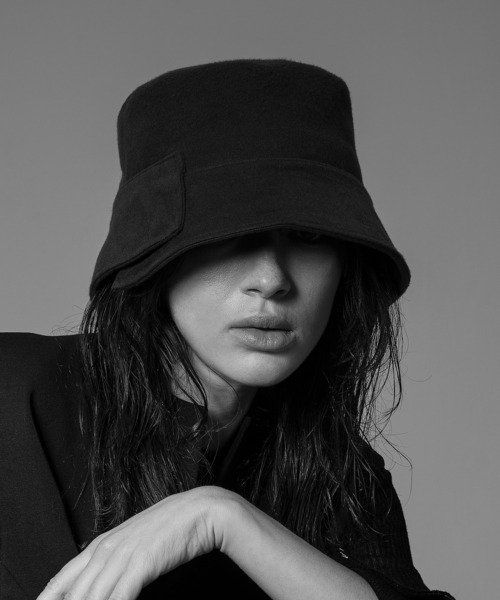 極美△PRADA プラダ 2024年 2HC317 トライアングルロゴプレート 三角ロゴプレート 大判 ストローハット 麦わら帽子 ナチュラル L　正規品 極美△PRADA プラダ 2024年 2HC317 トライアングルロゴプレート 三角
