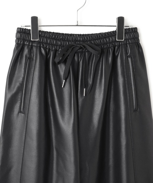 ADAM ET ROPE'（アダムエロペ） パンツ シンセティックレザートラック