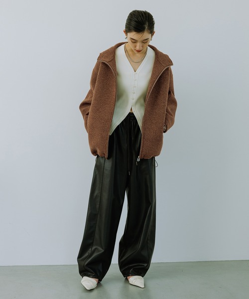 ADAM ET ROPE'（アダムエロペ） パンツ シンセティックレザートラック