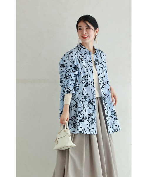 ブラウス シャツ 黒花浮かぶ切り替えタックのストライプシャツトップス レディース cawaii ブラウス シャツ 黒花浮かぶ切り替えタックのストライプ