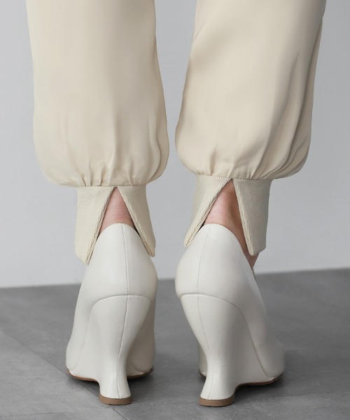 新品　Heve ベンツスリットサテンパンツ バニラ36 セール】クラッシュサテンパンツ（その他パンツ）｜ibeul_