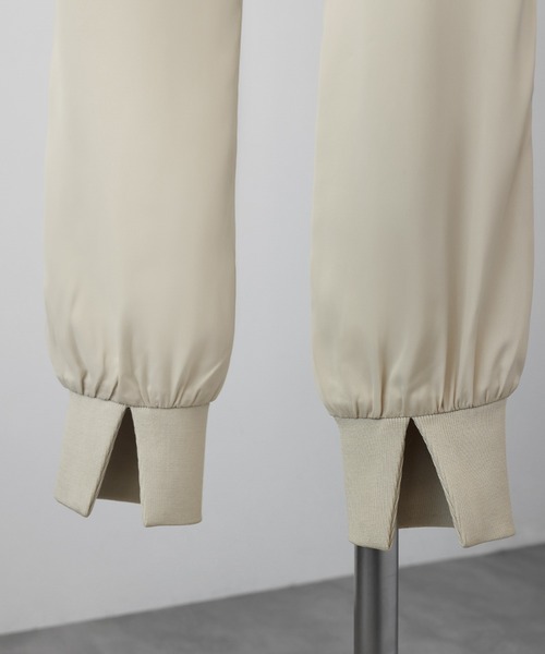 新品　Heve ベンツスリットサテンパンツ バニラ36 新品 Heve ベンツスリットサテンパンツ バニラ36 - メルカリ