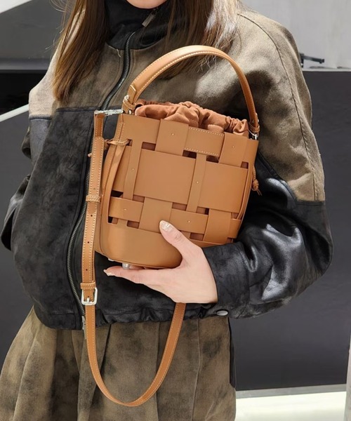 限定販売 編み込みバッグ 高見え レディース　新品未使用　早いもの勝ち Tomieco（トミエコ） ショルダーバッグ バッグ LEATHER 編み込み