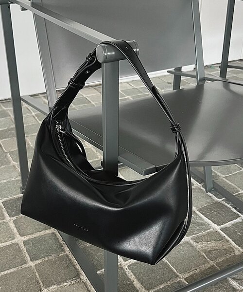 CAPRICIEUX LE'MAGE ショルダーバッグ見かけによらず大容量 CAPRICIEUX LE'MAGE ショルダーバッグ バッグ 「人気のため再