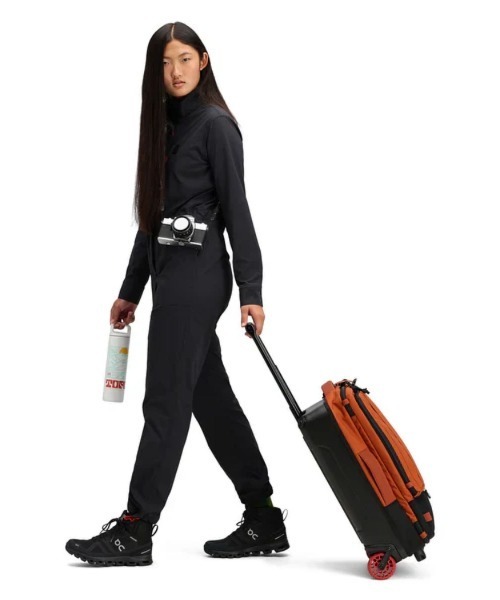 【極美品】TOPO DESIGNSキャリーケース　スーツケース 44L TOPO DESIGNS スーツケース 3WAY「TOPO DESIGNS」GLOBAL TRAVEL BAG