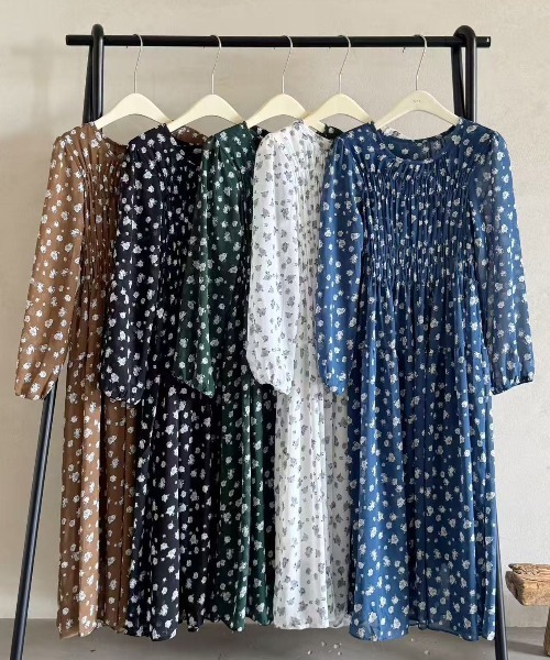 FINEnough ワンピース ドット風小花柄シャーリングワンピース