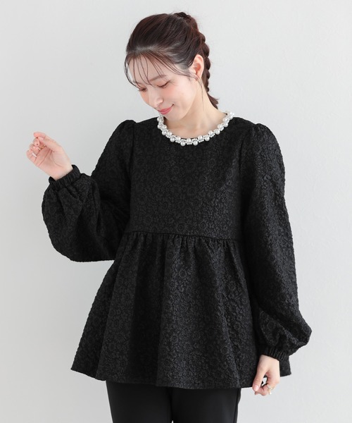 Fit more（フィットモア） パールネックフラワージャガードトップス
