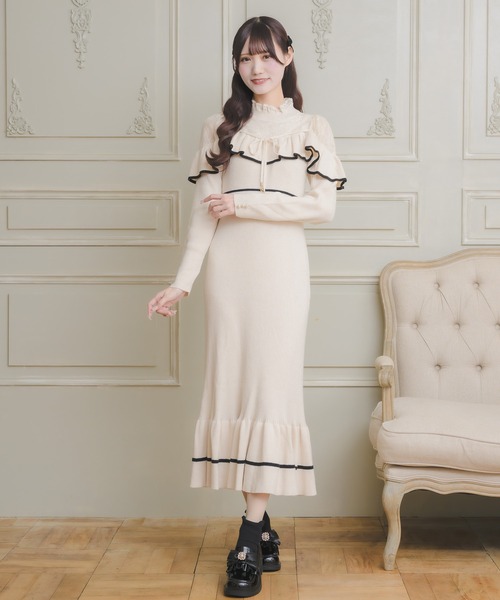 【新品、タグ付き】GUCCI　バイカラー 袖口フリル ニット ワンピース 新品、タグ付き】GUCCI バイカラー 袖口フリル ニット ワンピース
