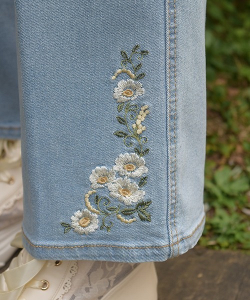 axes femme（アクシーズ ファム） パンツ フラワー刺繍裏ゴムデニム