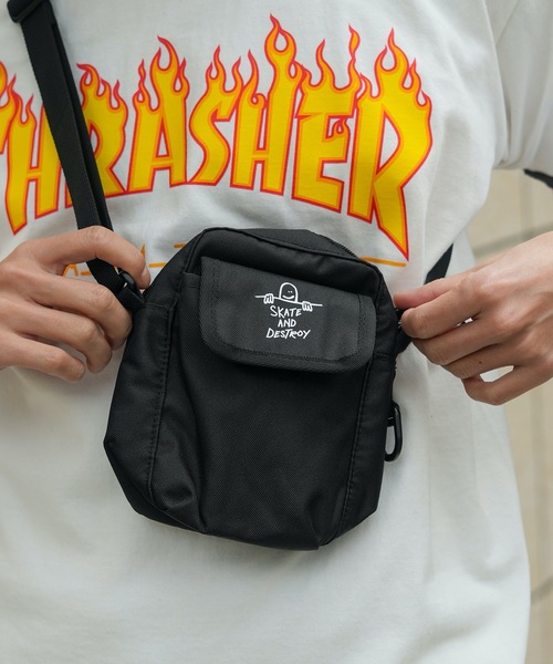 THRASHER（スラッシャー） ショルダーバッグ BENCHMARK MINI SHOULDER