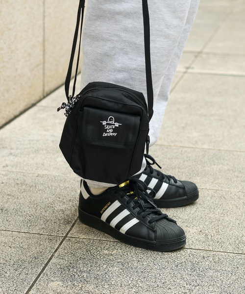 THRASHER（スラッシャー） ショルダーバッグ BENCHMARK MINI SHOULDER