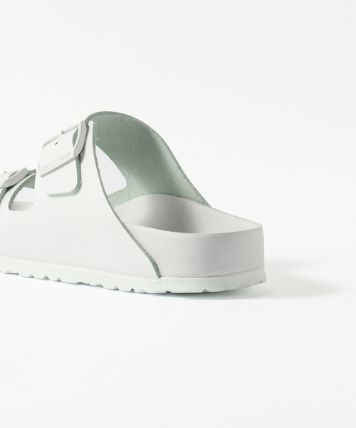 Birkenstock ホワイト ダブルストラップサンダル BIRKENSTOCK ホワイト ダブルストラップサンダル 40 - メルカリ