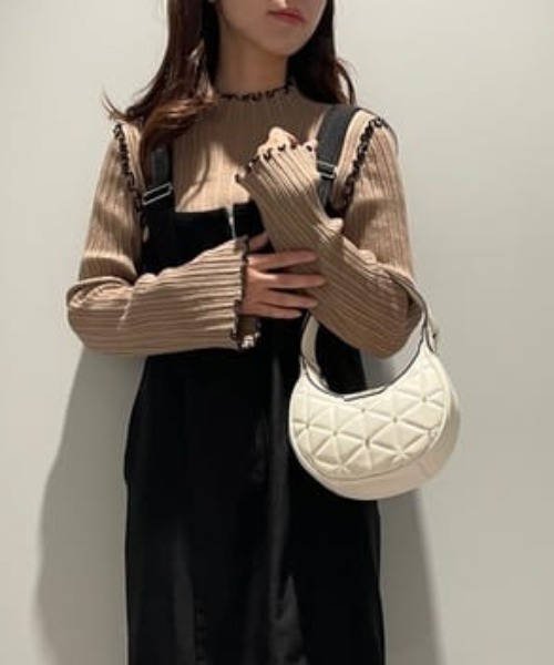 大人気!! SAMANTHAVEGA キルティングスタッズハーフムーンバッグ SAMANTHAVEGA｜キルティングスタッズハーフムーンバッグ