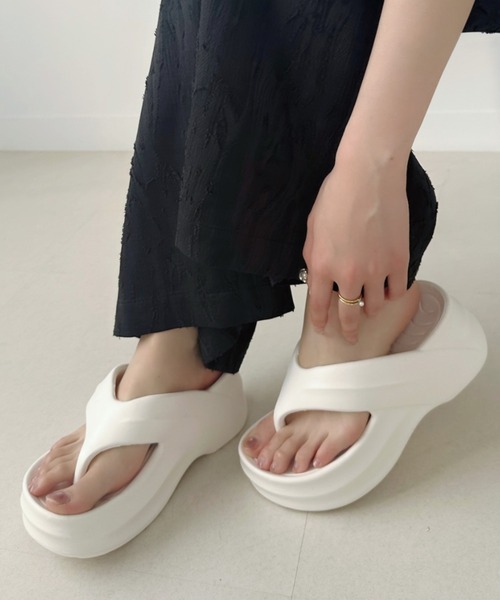 Ada. 厚底 サンダル クロスデザイン マシュマロボリュームソール