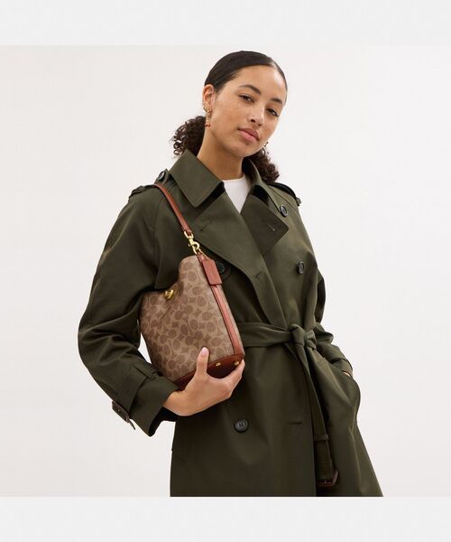 COACH シグネチャーキャンバスのウィローソフトバケットバッグ COACH｜【公式】ウィロウ ソフト バケット バッグ・シグネチャー