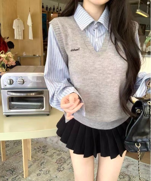 AsRiRe ニット セーター 25aw 前ししゅうロゴ/シャツレイヤード風