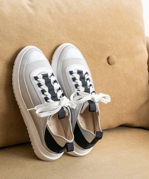 【美品】COCA コカ スニーカー 23.5 異素材コンビ　厚底 coca（コカ） スニーカー 厚底 軽量 2WAY ストレッチ スニーカー