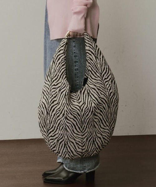 LE VERNIS（ル・ベルニ）ファブリックミニスクエアトート　新品未使用 Le Vernis（ル・ベルニ） ハンドバッグ Sculpture square bag S