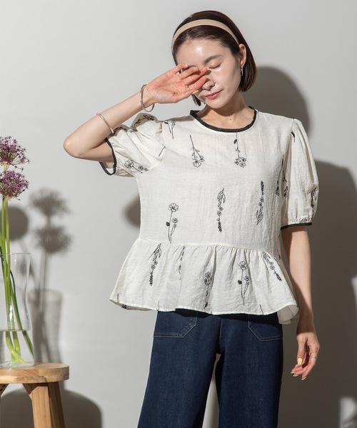 ブラウス シャツ ペプラムフラワーパフスリーブブラウス レディース MERAKI（ファッション） ブラウス シャツ フラワー襟