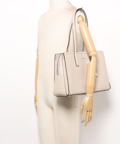 持ち手美品 MICHAEL KORSトートバッグ サディ A4　ロゴ　レザー MICHAEL KORS（マイケルコース） トートバッグ LAILA ぺブル レザー
