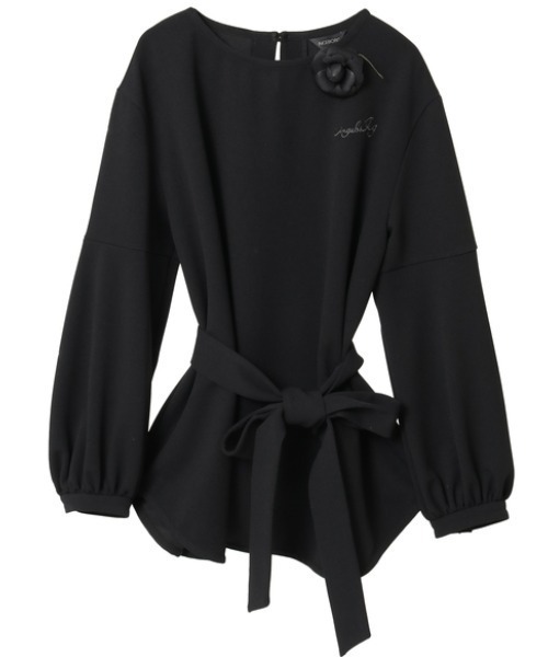 INGEBORG（インゲボルグ） tシャツ コサージュ付きロゴ刺繍入り