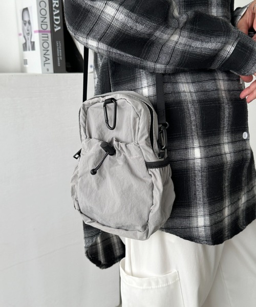 送料無料　そよかぜのショルダーバッグ　グレージュ　ハンドメイド　サコッシュ　手編 CLEA サコッシュ ショルダーバッグ バッグ ドロストスクエアサコッシュ