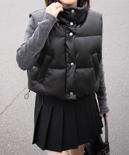 TO BE CHIC フェイクレザーフード付きダウンベスト　サイズ42 撥水フード付きダウンベスト[品番：NICW0004891]｜NICOLE