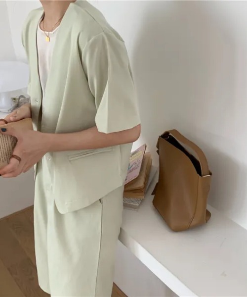 Joe chiaノーカラージャケット＋ショーツ セットアップ セットアップ ノーカラー5部袖ジャケット＆ショーツセットアップ