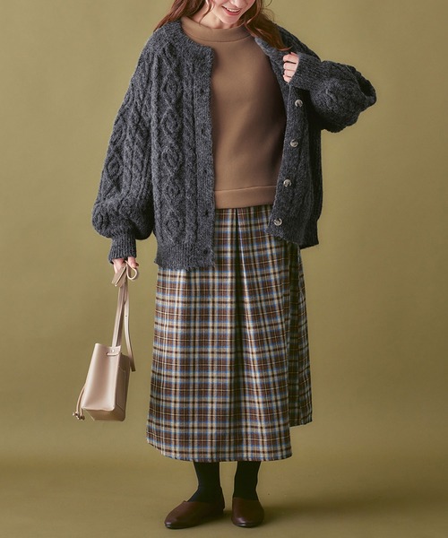 Viola e Viola（ヴィオラ エ ヴィオラ） カーディガン ケーブル柄ゆる