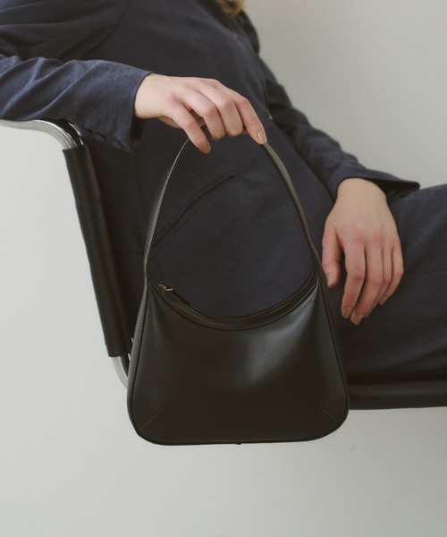 Le Vernis ハンドバッグ LEVERNIS(ル・ベルニ)Eco leather round
