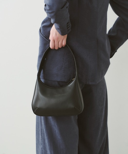 Le Vernis ハンドバッグ LEVERNIS(ル・ベルニ)Eco leather round