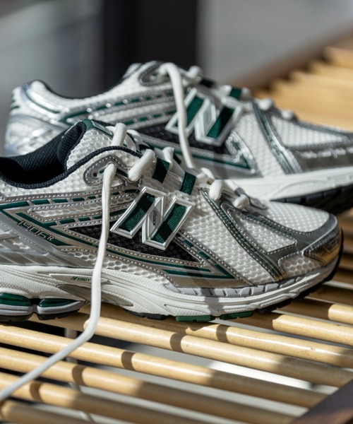 未使用　ニューバランス　メタリックシルバー　スニーカー　27.5 New Balance（ニューバランス） ローカットスニーカー 26.5cm シルバー