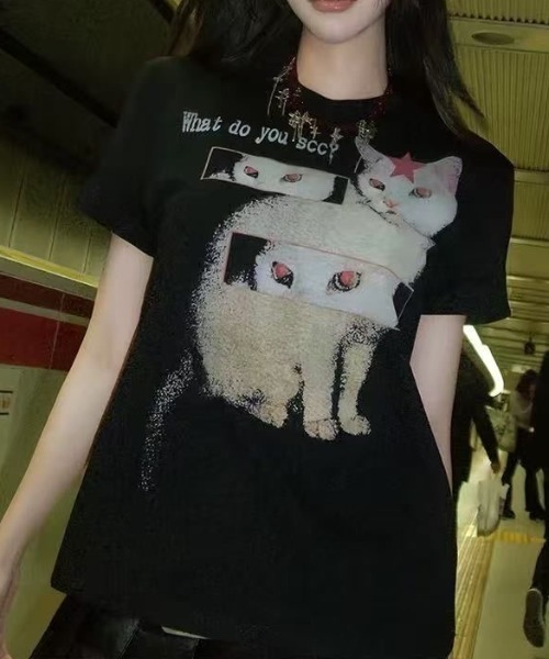 希少✨ALMA MATER◇ネコ プリント Tシャツ 半袖◇ウィーン国立歌劇場 ViViDAY tシャツ 半袖 猫＆英字プリント ショートtシャツ レディース