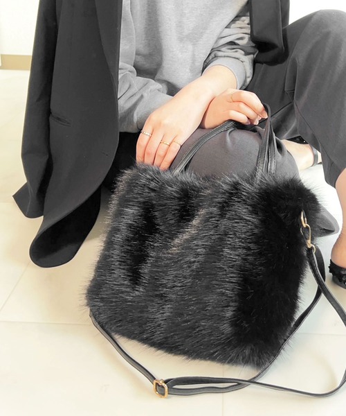 lus. ショルダーバッグ バッグ フェイクファー2WAYバッグ