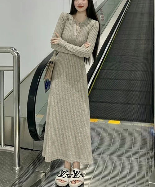 未使用級 2024年製✨Theory 伸縮クレープニット ロングワンピース gossip!ロサンゼルス ワンピース Y2Kヘンリーネック 前ボタン