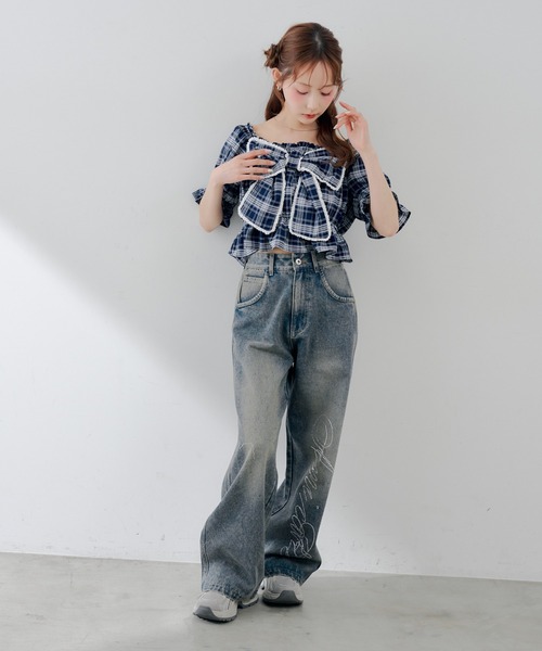 continuer de NICE CLAUP ジーンズ デニム デニムパンツ キラキラロゴ