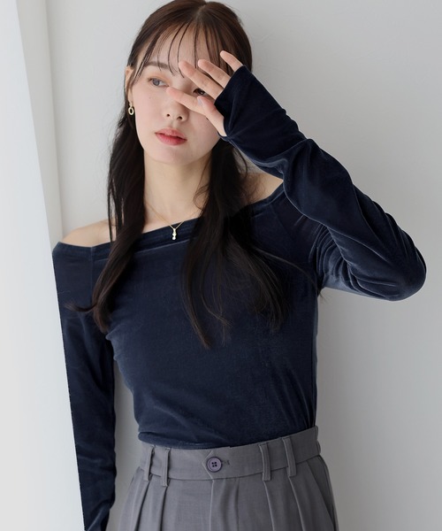 Sheller 【新品未使用タグ付き】片肩オフショルダーシャツ Sheller 【新品未使用タグ付き】片肩オフショルダーシャツ