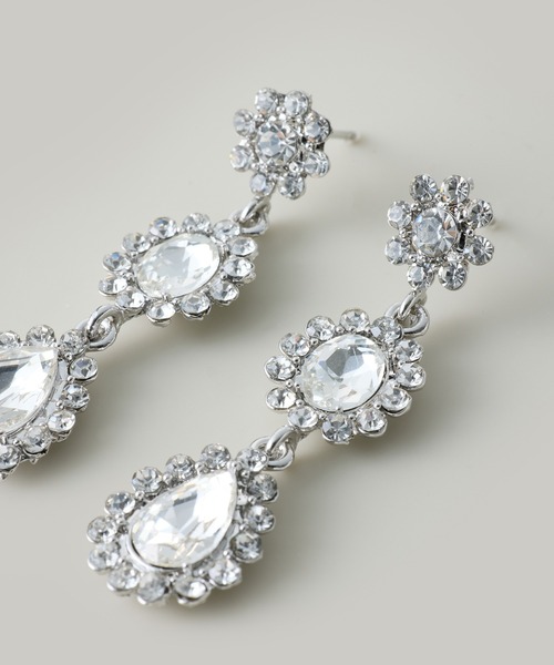 Jolie Toujours（ジョリトゥジュール） ピアス 3連フラワービジュー