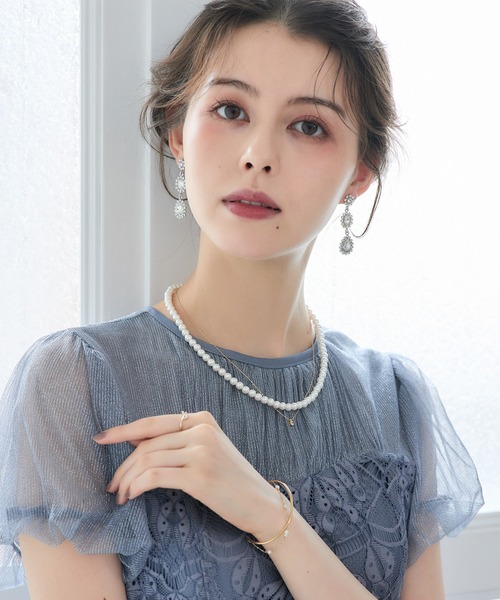 Jolie Toujours（ジョリトゥジュール） ピアス 3連フラワービジュー