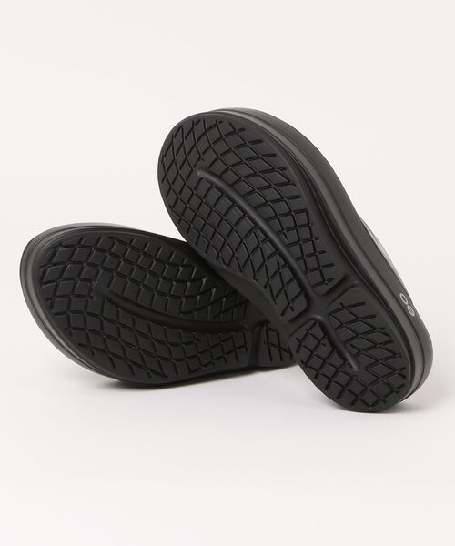 OOFOS（ウーフォス） ウーメガ 厚底 サンダル OOFOS OOmega-Black