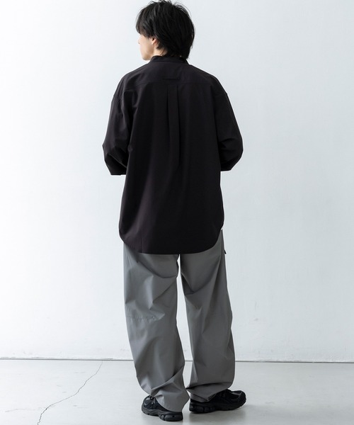 シャツ +phenix(プラスフェニックス)SEAM POCKET BAND COLLAR SHIRT / シームポケット バンドカラーシャツ メンズの画像
