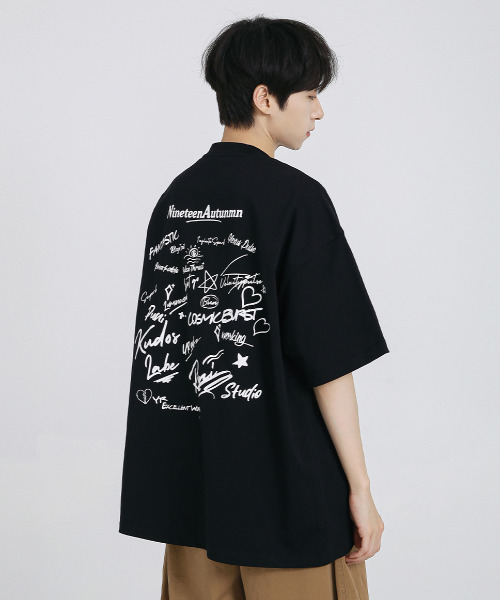 tシャツ 「NIGHTEEN AUTUMN」落書きペイント風デザイン